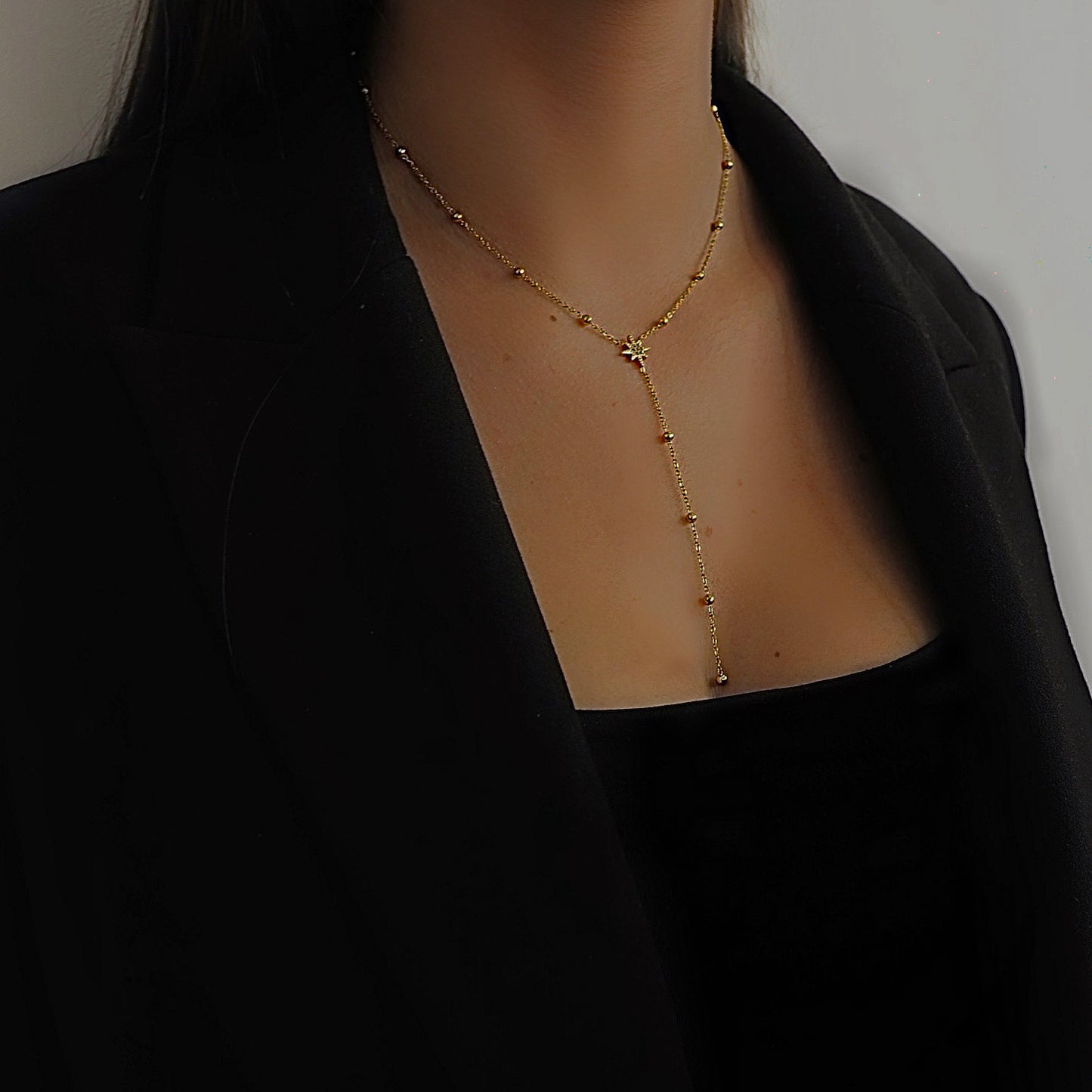 Collier y